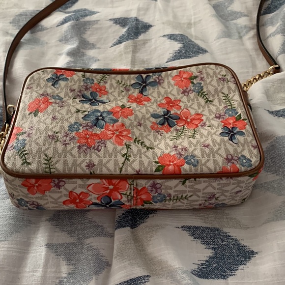 Michael Kors purse - Picture 2 of 4